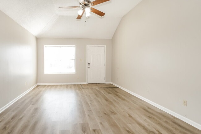 Foto del edificio - 4550 Cedar Leaf Cove