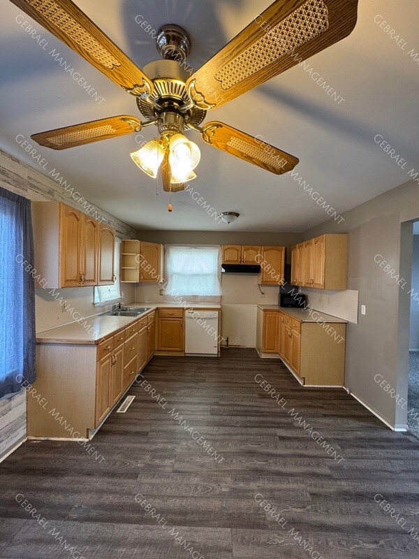 Building Photo - 2462 Miami Beach Dr