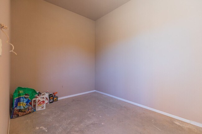 Foto del edificio - 3 Bed 2 Bath Home - In the Desirable Hermo...