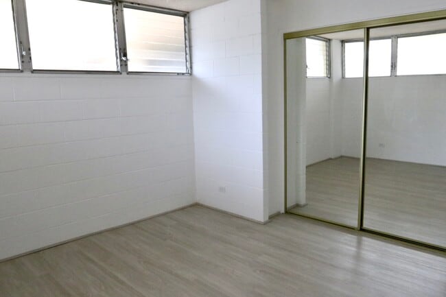 Building Photo - 1702 Kewalo St