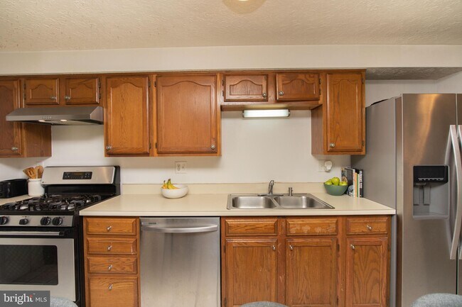 Building Photo - 41 Kenwood Dr