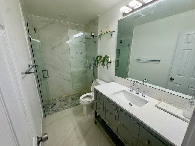 Building Photo - 554 NW 46th St