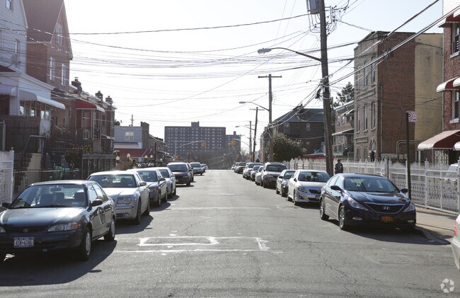 Building Photo - 949 E 228th