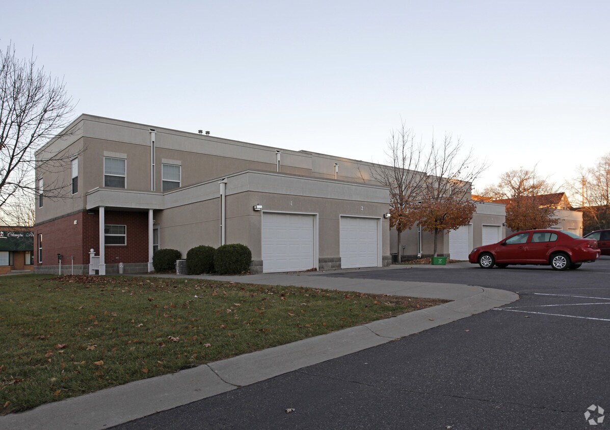 Building Photo - 403 8th Ave N