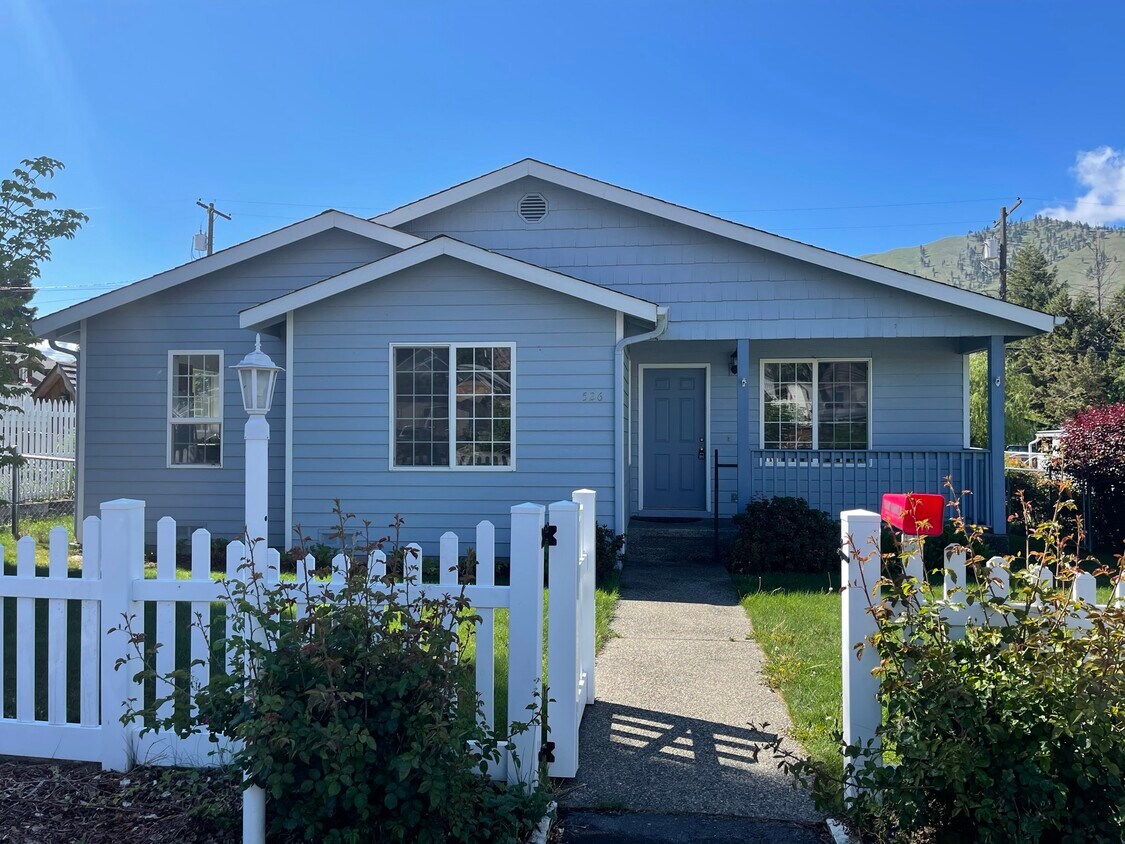 Foto principal - 526 E Wapato Ave