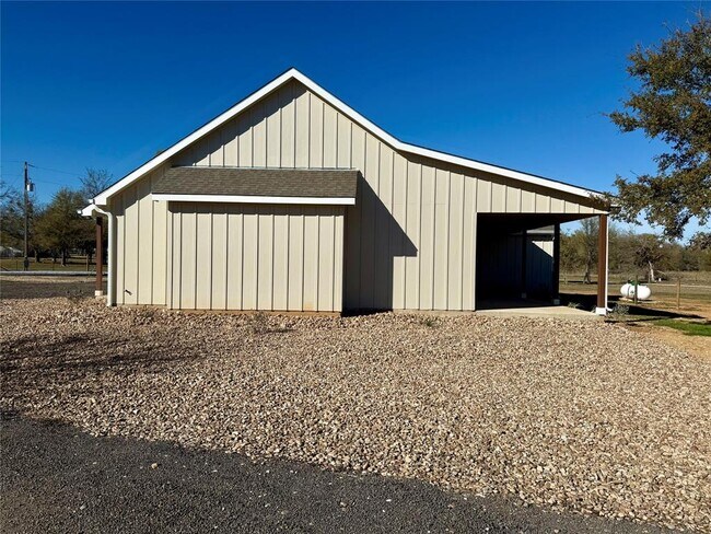 Foto del edificio - 1353 Red Town Rd