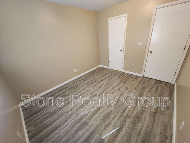 Foto del edificio - 2480 E Clayton Dr