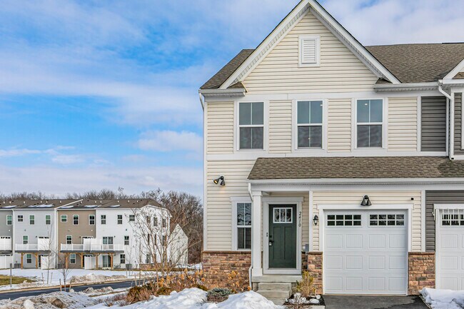 Building Photo - 2410 Lenox Dr