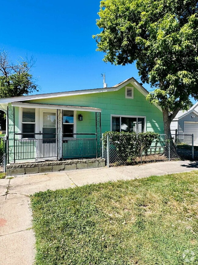 Building Photo - 712 Maxwell Ave