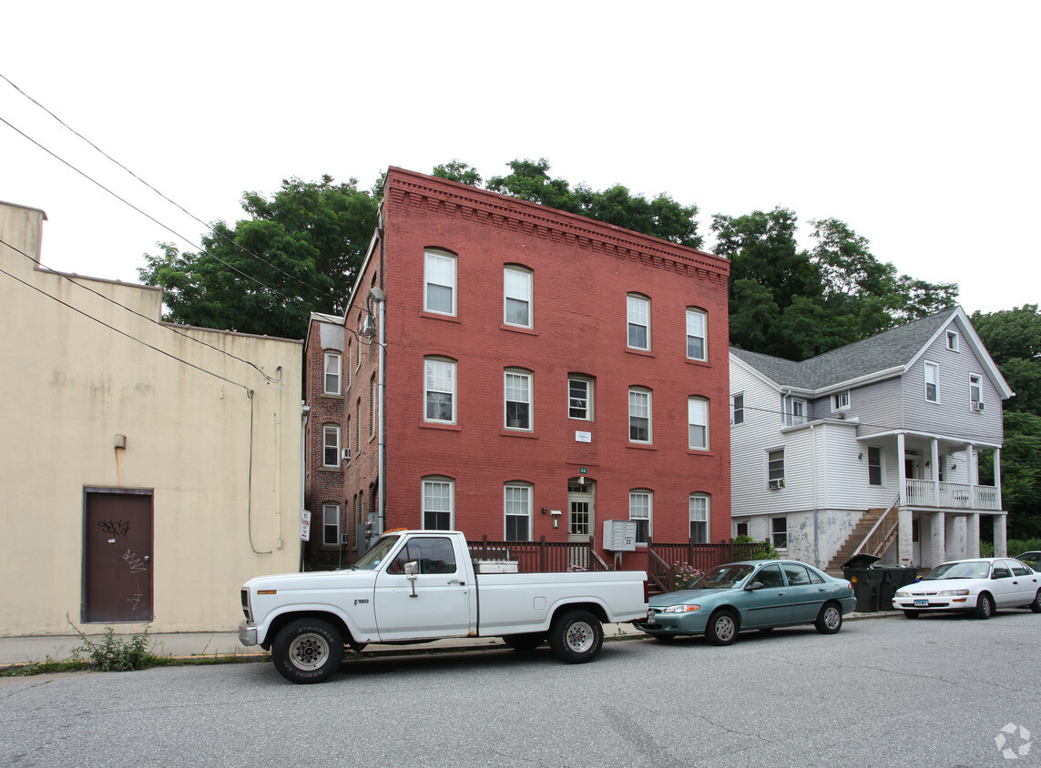 Primary Photo - 33 Cottage St