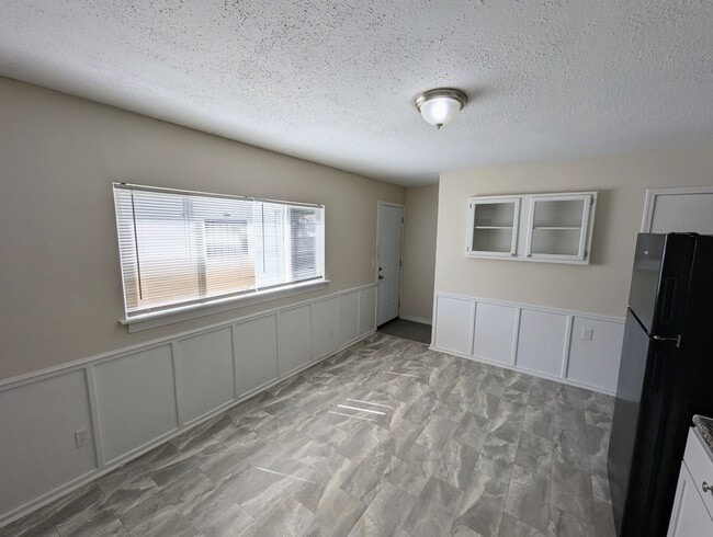 Building Photo - Room to Dream: Spacious 3-Bed in Spanish Lake