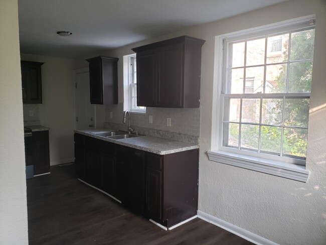 Foto del edificio - 127 Granby Park Dr