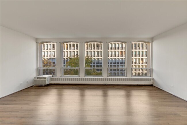 Foto del edificio - 1450 E 55th Pl