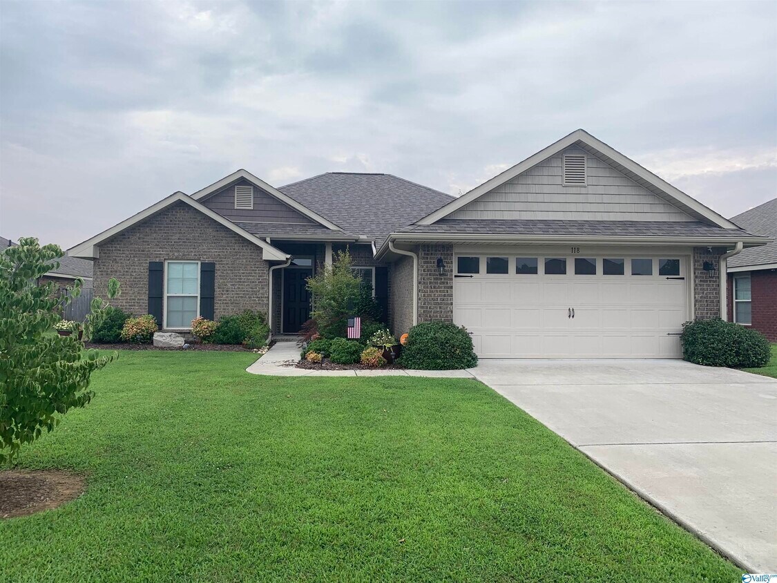 118 Coach Glen Dr, Owens Cross Roads, AL 35763 House for Rent in