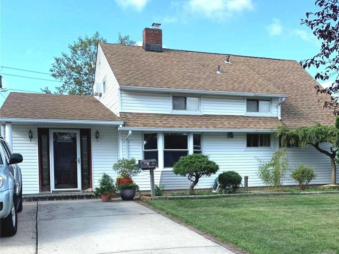 Primary Photo - 82 Lantern Rd