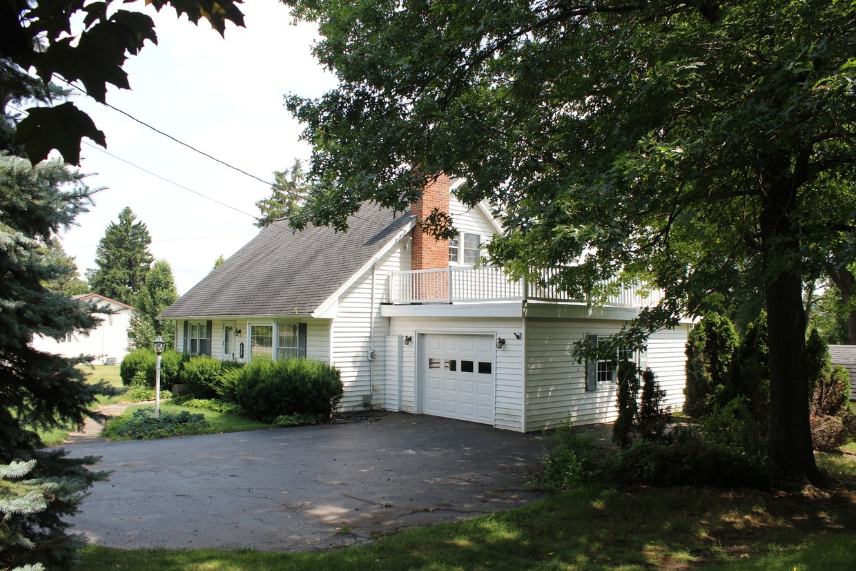 925 W Broad St, Horseheads, NY 14845 House for Rent in Horseheads, NY