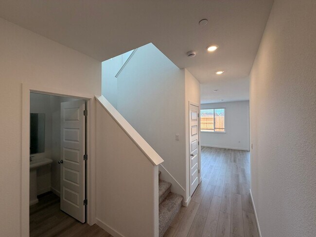 Foto del edificio - 12629 Hereford Ave