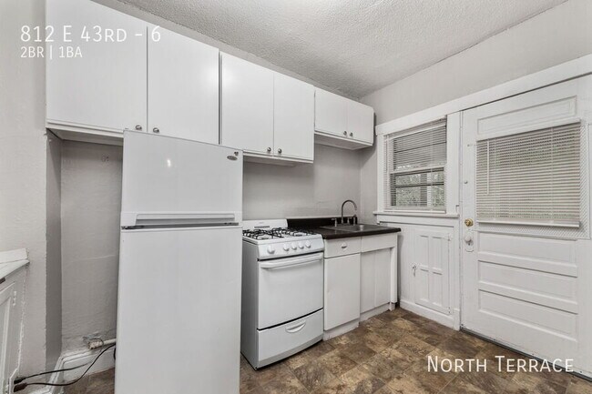 Foto del edificio - 812 E 43rd-6