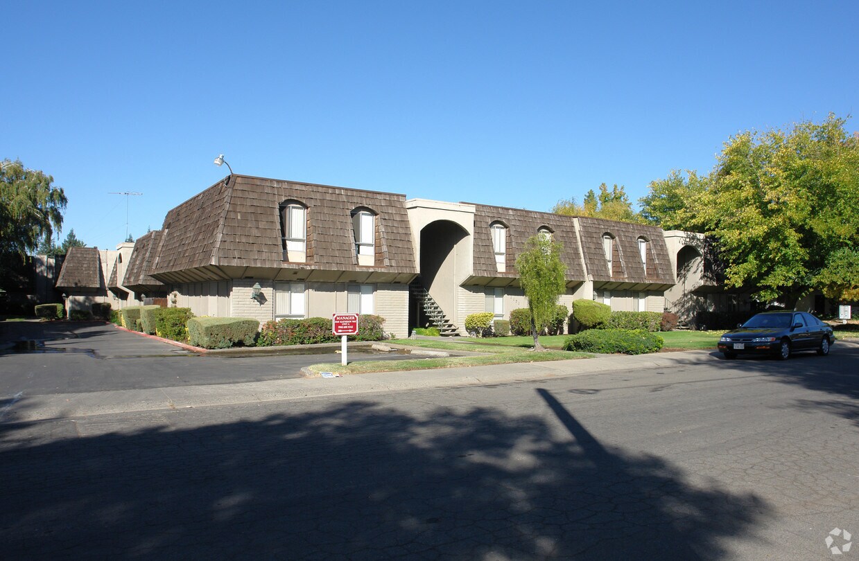 Primary Photo - Matheson Apartments