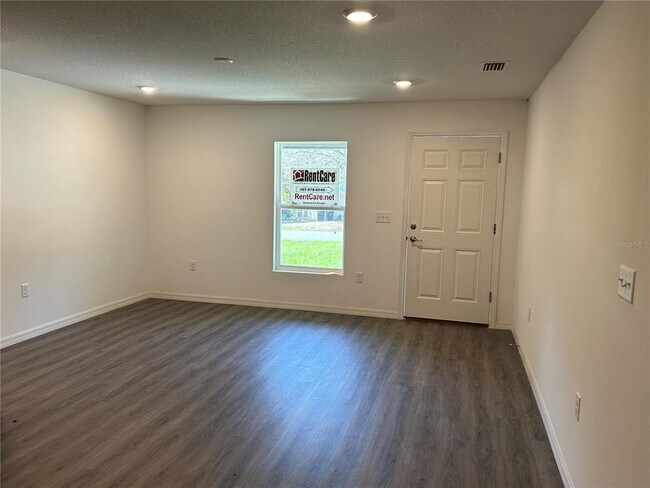 Building Photo - 555 W Horizon Ln