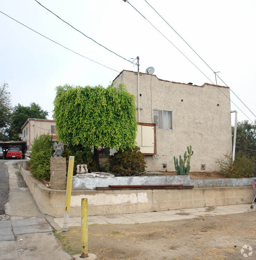 Building Photo - 1045-1049 Waterloo St