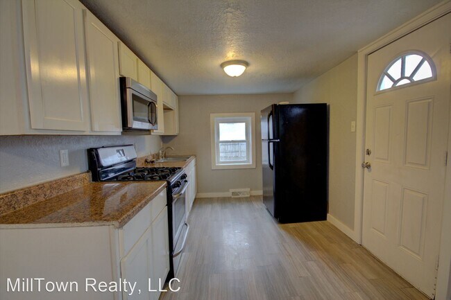 Building Photo - 2 br, 1 bath House - 1322 1/2 Morton Dr