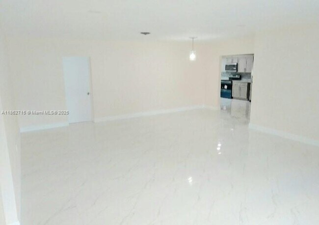 Foto del edificio - 900 NE 154th St