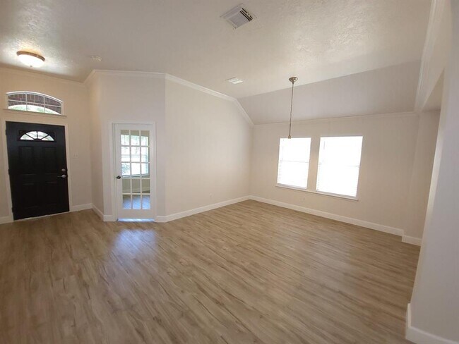 Foto del edificio - 2506 Kenwood Park Ln