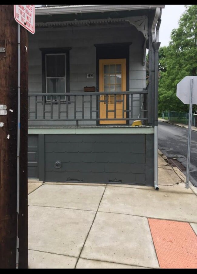 Building Photo - 753 Front St