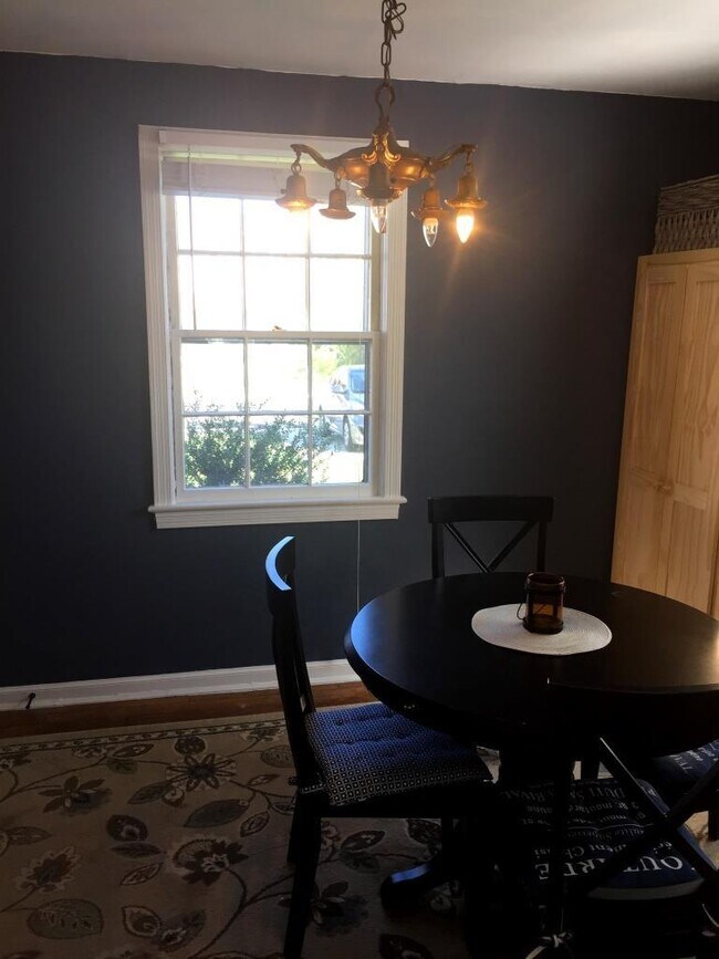 Building Photo - Cute Colonial with Nice Backyard Less than...