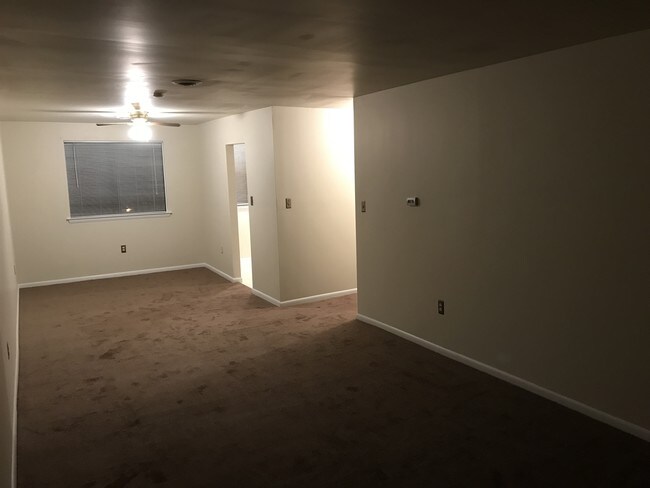 Building Photo - 70-4 Holly Dr