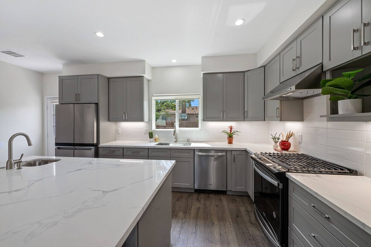 Foto principal - 6533 Ben Ave