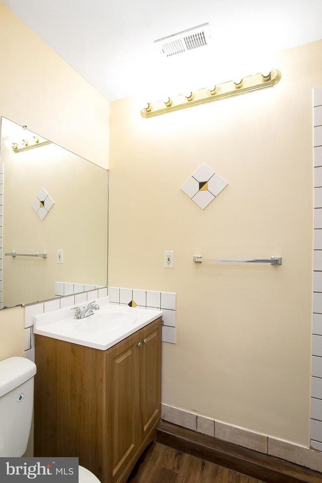 Building Photo - 401 Bromley Estate