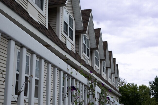 Foto del edificio - 1 bed, 1 bath independent senior living (55+ years of age) heat, hot water, & electricity include...