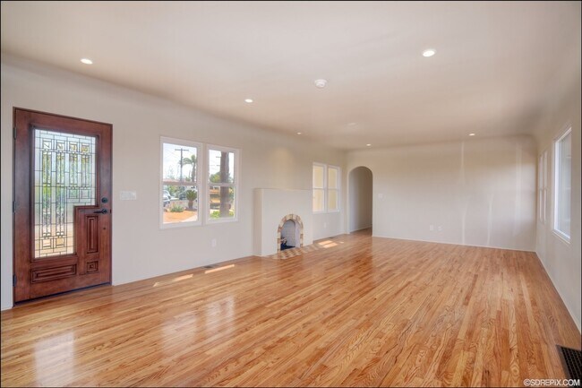 Building Photo - Modern 2 bedroom 2 bath home in Kensington Heights!