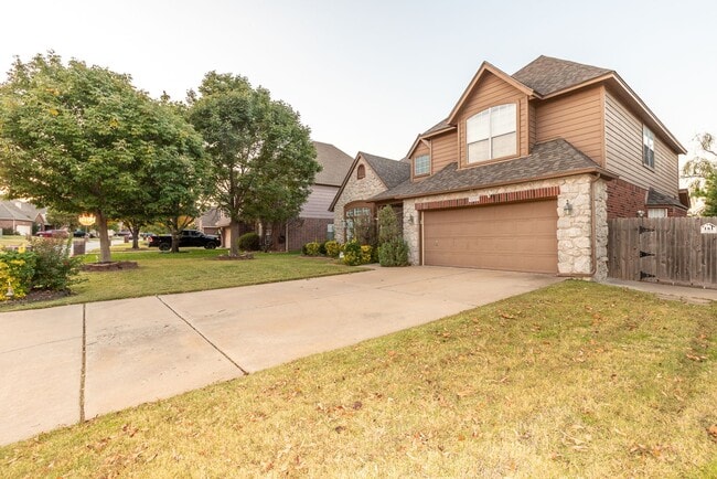 Foto del edificio - 5 Bed / 2.5 Bath in South Tulsa!