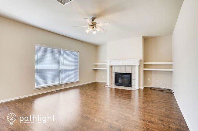 Building Photo - 3244 Silver Creek Dr