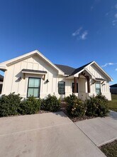 Building Photo - 487 Arboleda Ln