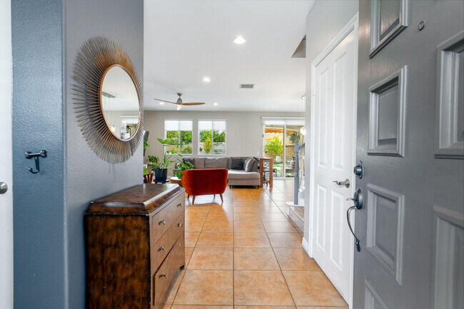 Building Photo - 282 Paseo Vista Cir