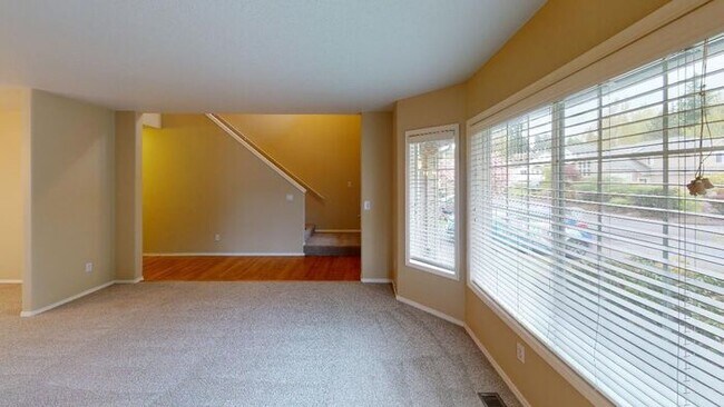 Building Photo - Summer Lake- 5 Bedrooms, Spacious Floorpla...