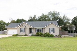 Building Photo - 439 Chetola Rd