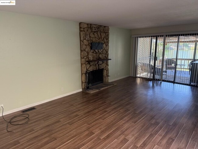 Foto del edificio - 1370 Willow Lake Rd