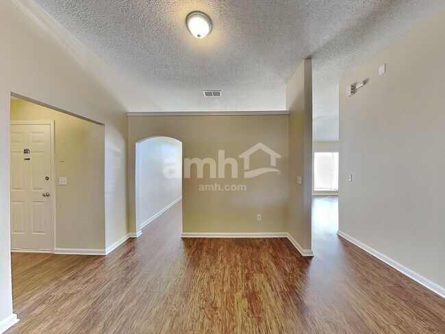 Foto del edificio - 468 Hillside Dr