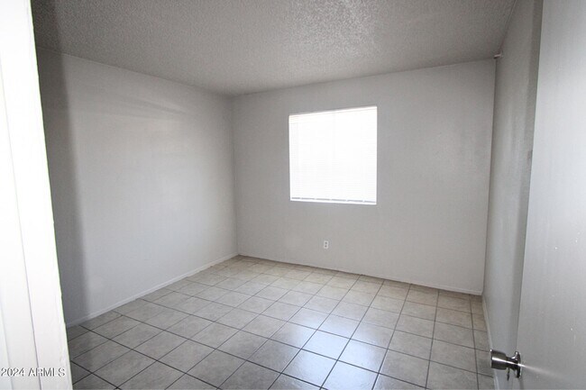 Foto del edificio - 2621 E Greenway Rd