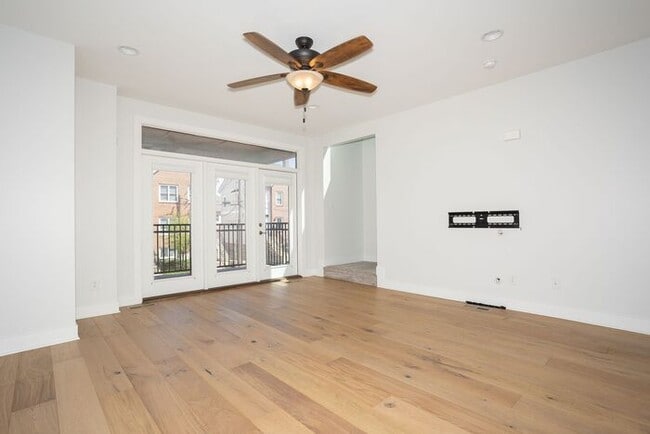 Foto del edificio - 2 Bedroom Townhome in Chatham Arch