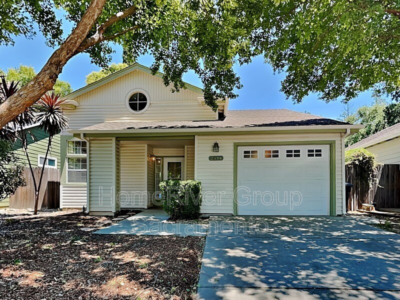 Foto principal - 2414 Albany Ave