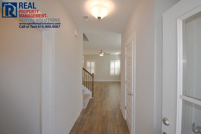 Building Photo - * PENDING* 3 bedroom 2.5 bath home with at...