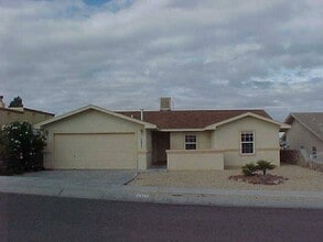 Building Photo - 2425 Bugatti Dr