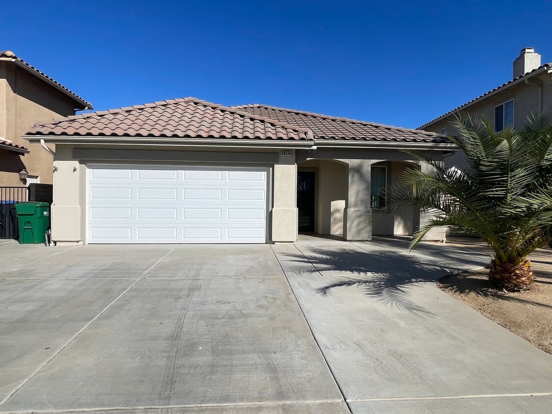 Foto principal - Coming Soon for Lease! 3 bedroom single st...