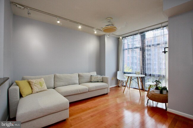 Foto del edificio - 1021 N Garfield St
